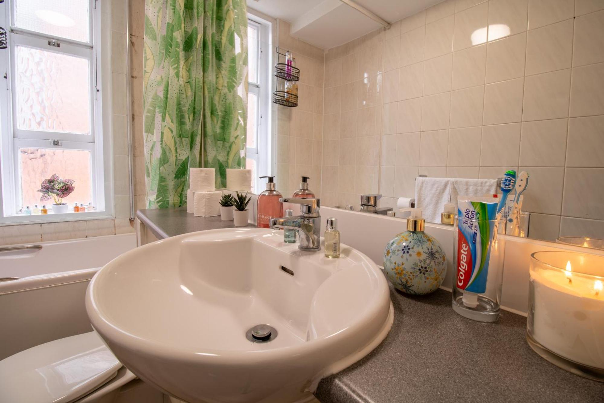Cosy 2-Bedroom Apartment In Mayfair 8Cb - 4Th Floor No Elevator 런던 외부 사진