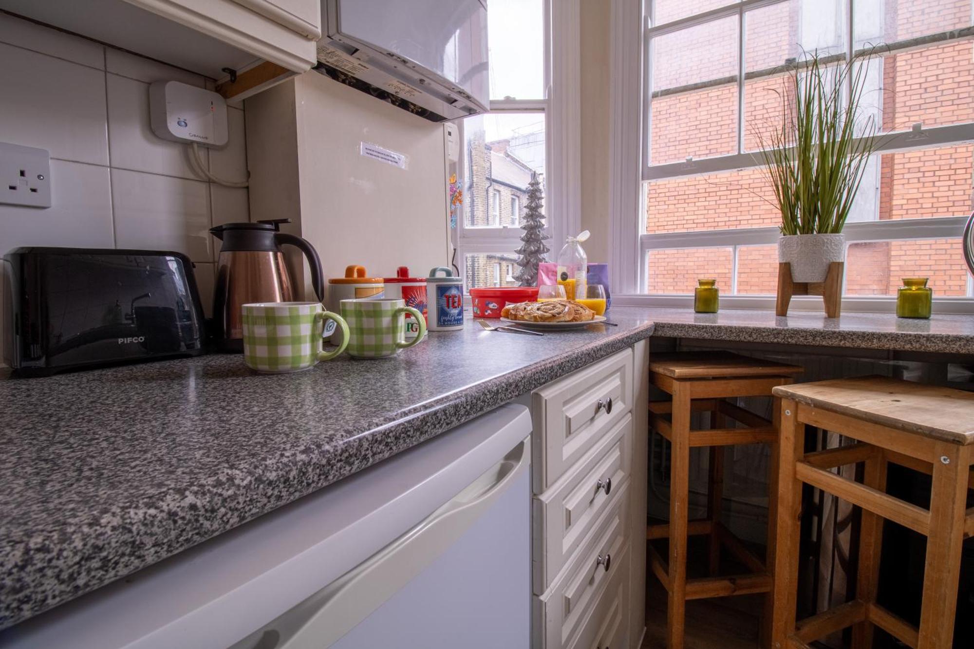 Cosy 2-Bedroom Apartment In Mayfair 8Cb - 4Th Floor No Elevator 런던 외부 사진