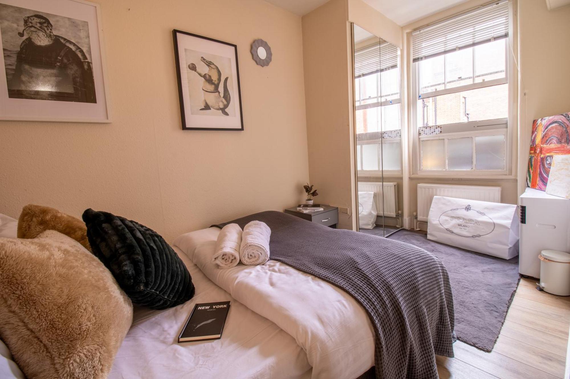Cosy 2-Bedroom Apartment In Mayfair 8Cb - 4Th Floor No Elevator 런던 외부 사진