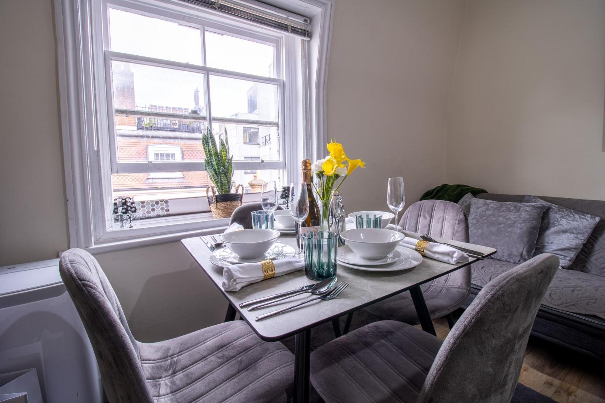 Cosy 2-Bedroom Apartment In Mayfair 8Cb - 4Th Floor No Elevator 런던 외부 사진