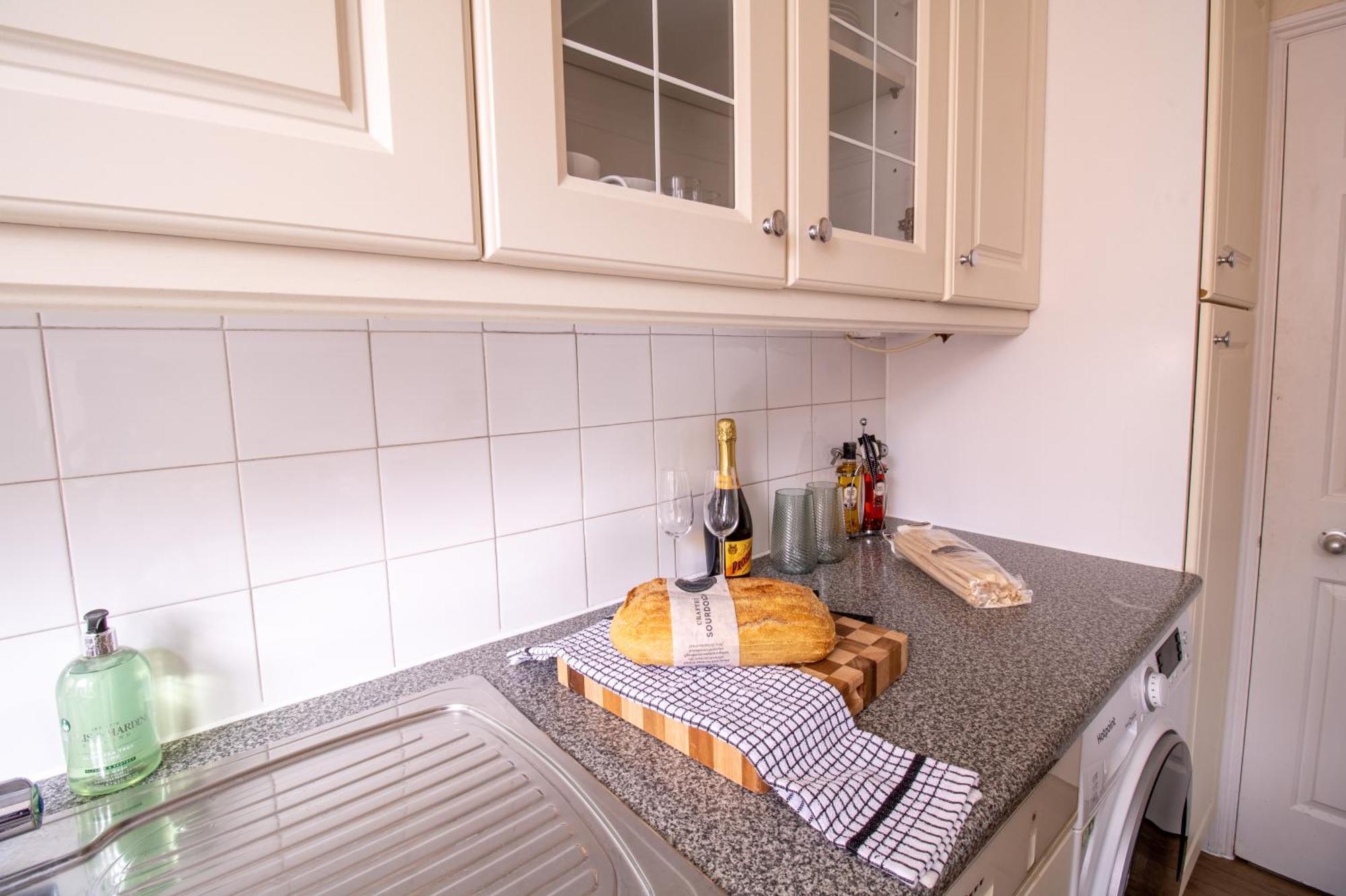 Cosy 2-Bedroom Apartment In Mayfair 8Cb - 4Th Floor No Elevator 런던 외부 사진